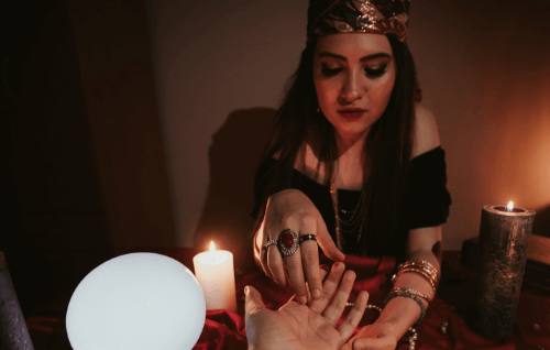 Voyance 10 min gratuite par tchat pour un éclairage immédiat Interface de discussion pour une séance de voyance éclair de 10 minutes
